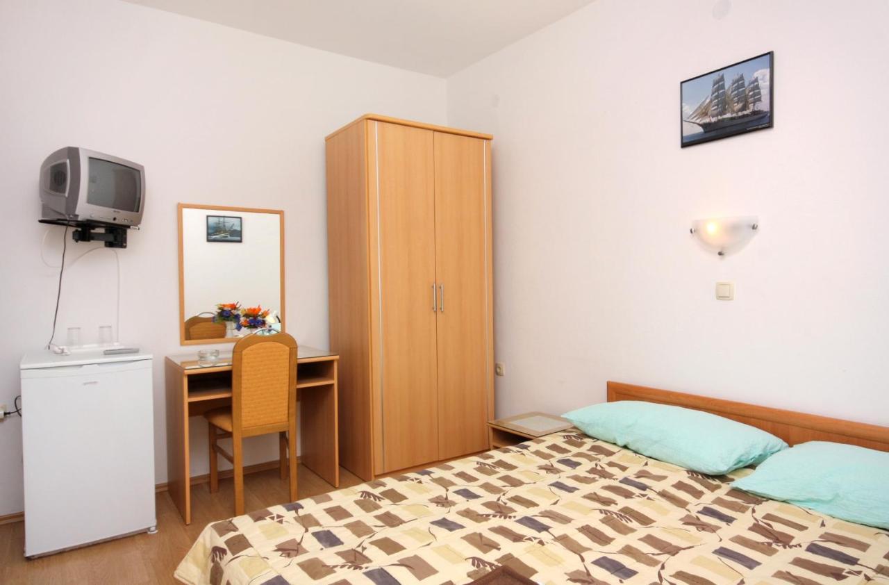 Double Room Vrbnik 5301B ภายนอก รูปภาพ