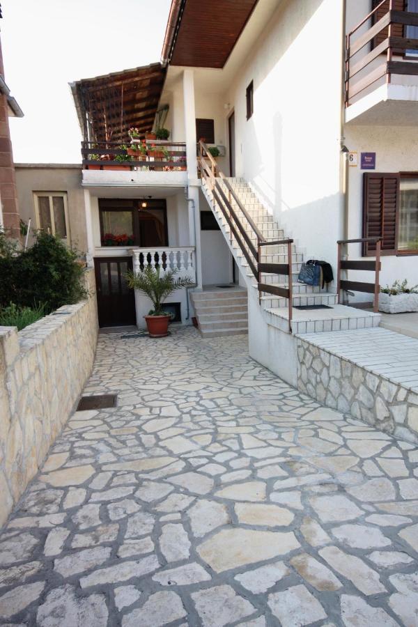 Double Room Vrbnik 5301B ภายนอก รูปภาพ