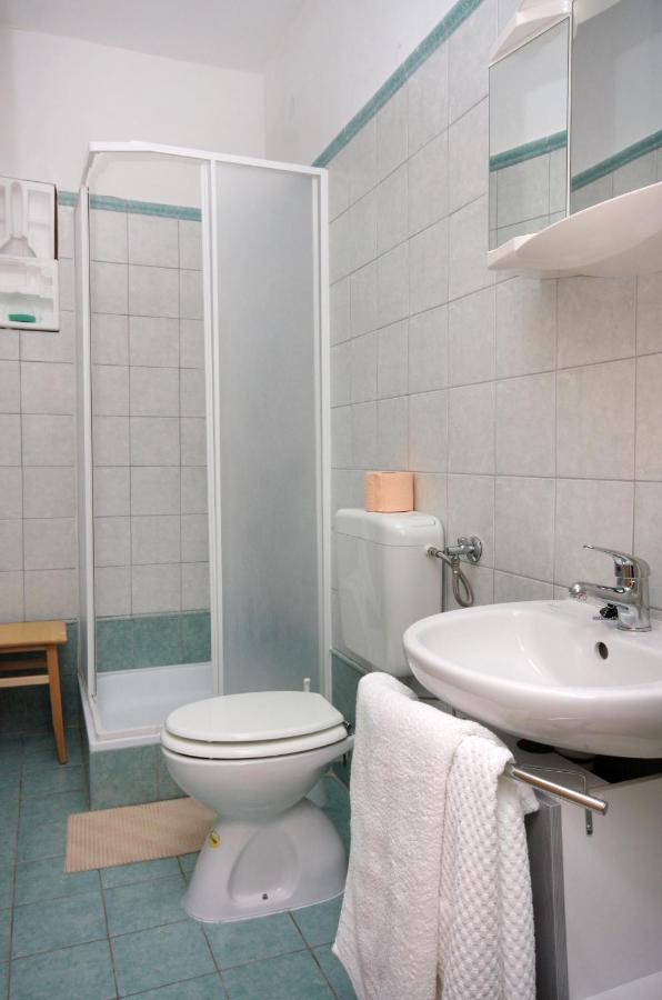 Double Room Vrbnik 5301B ภายนอก รูปภาพ